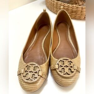 Tory Burch flats. Snakeskin. Cream with round toe.